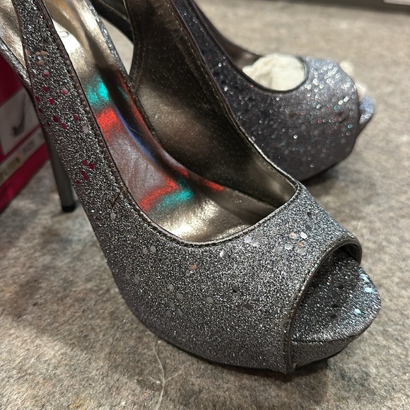 Heels - Picture 3 of 6